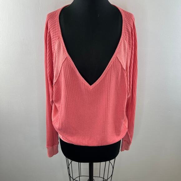 FREE PEOPLE WE THE FREE Pink Coraline V-Neckline Oversized Fit Thermal Top Sz S - Picture 3 of 8